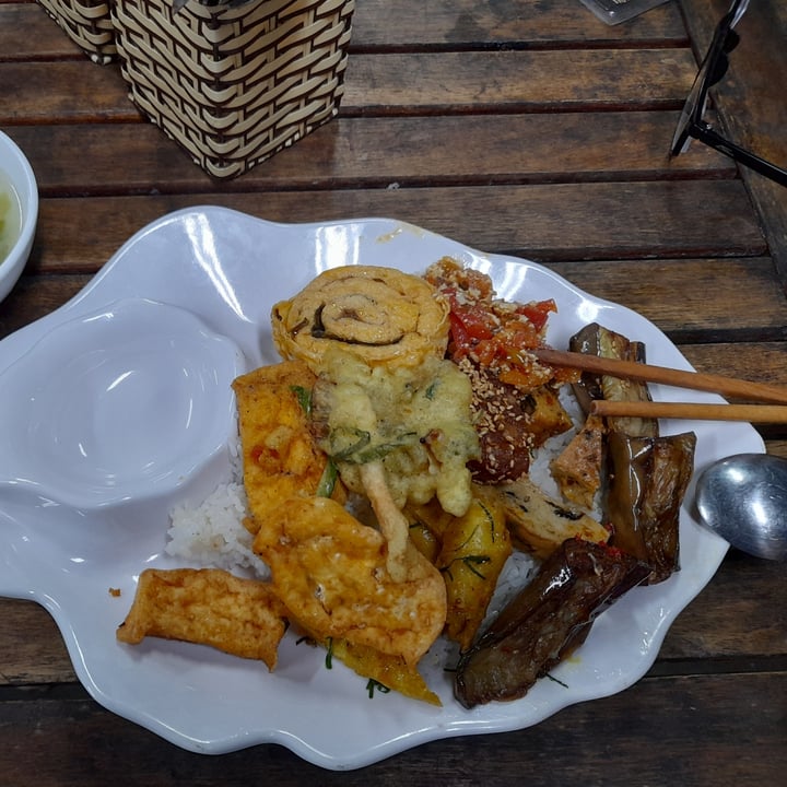 review photo of Quán chay Ba Dam Traditional dish Buffet shared by @caromartinis on 02 Apr 2022 - review