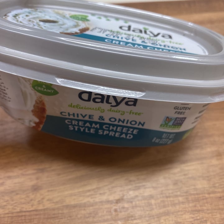 photo of Daiya Chive & Onion Cream Cheeze Style Spread shared by @farahali on  14 May 2021 - review