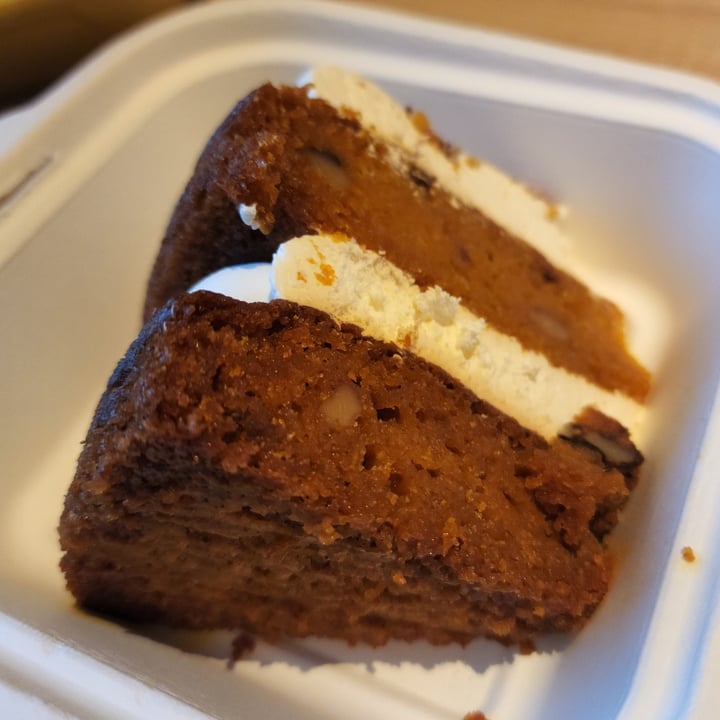 photo of Wild Food carrot cake shared by @andirabas on  31 Aug 2022 - review
