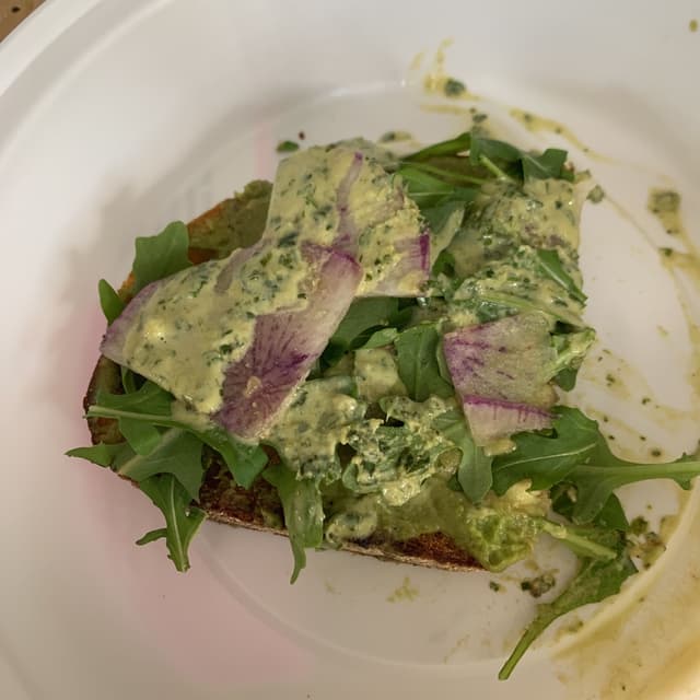 Foto do prato “Tahini avocado toast”
