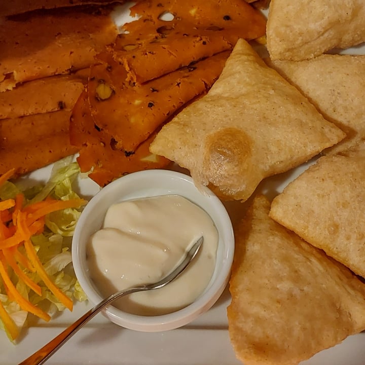 review photo of Ristorante Vegano Biologico La Lanterna Gnocco Fritto Con Affettati Vegetali E Formaggio Cremoso Vegetale shared by @annoukkk on 02 Nov 2022 - review
