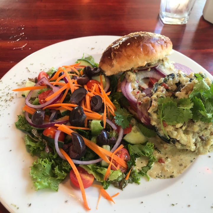 photo of Basic Bistro Bruce Lee Burger shared by @billiethevegan on  10 Feb 2021 - review