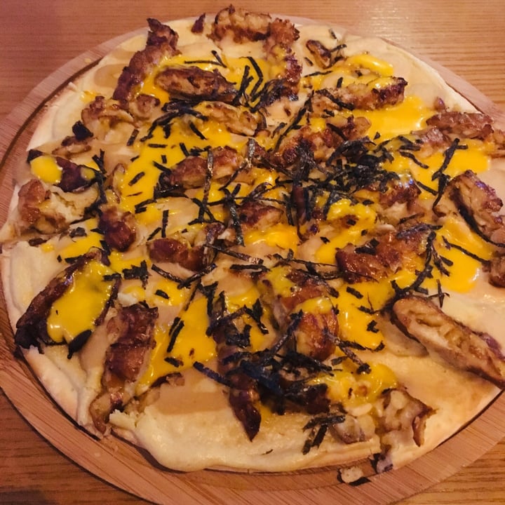 photo of nomVnom Bistro Cheezy Tempeh Pizza shared by @herbimetal on  31 Aug 2019 - review