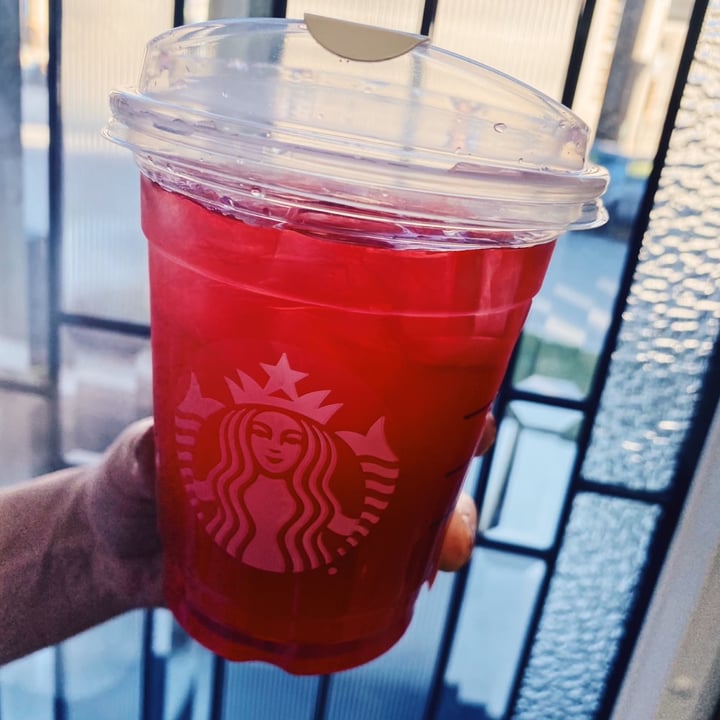photo of Starbucks One Pump Classic Tall Passion Tea Lemonade shared by @lynnetomlinson on  02 Apr 2021 - review