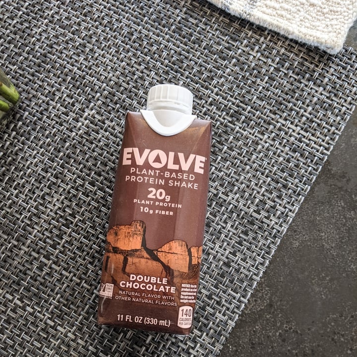 photo of Evolve Evolve Plant-Based Protein Shake Chocolate shared by @soypsyduck on  10 Apr 2021 - review
