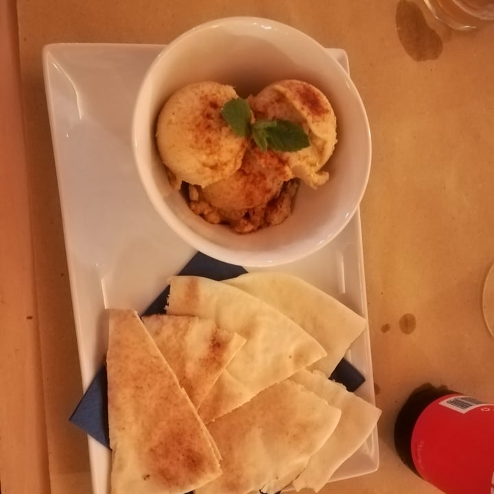 photo of Lo Fai Hummus con pane Siriano shared by @lauraemarco on  28 May 2022 - review
