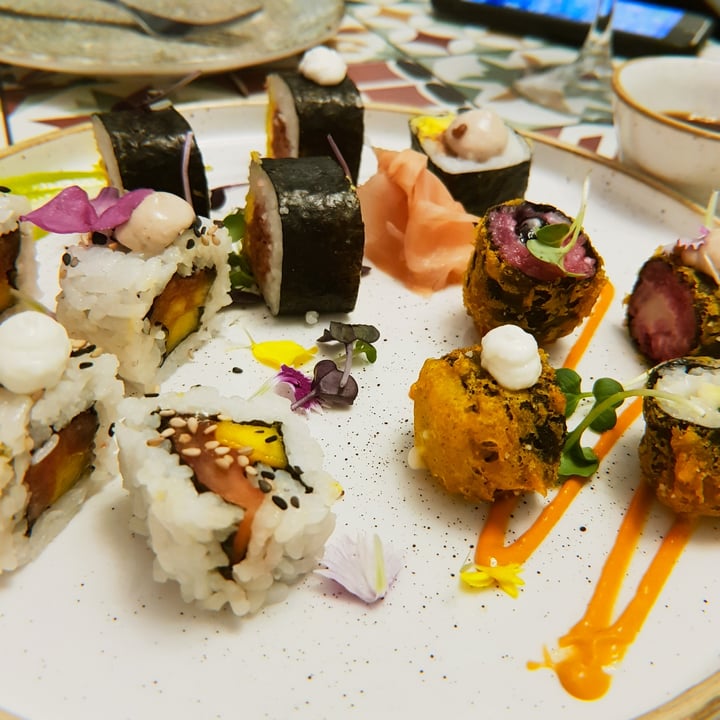 photo of La Modernista Tabla de sushi 12 piezas. shared by @safariveg on  12 Oct 2021 - review