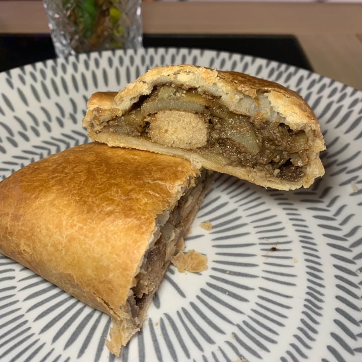 photo of Quorn Ginster's Quorn Vegan Pasty shared by @beckyallott on  21 Apr 2022 - review