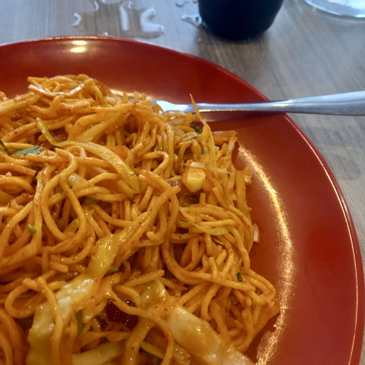 photo of Momo Central vegan chow mein shared by @aethos on  20 Dec 2022 - review