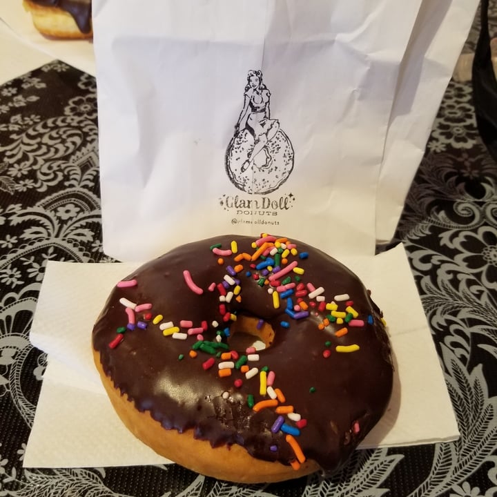 photo of Glam Doll Donuts Vegan Chocolate Starlet shared by @shmoopsify on  19 Jun 2021 - review
