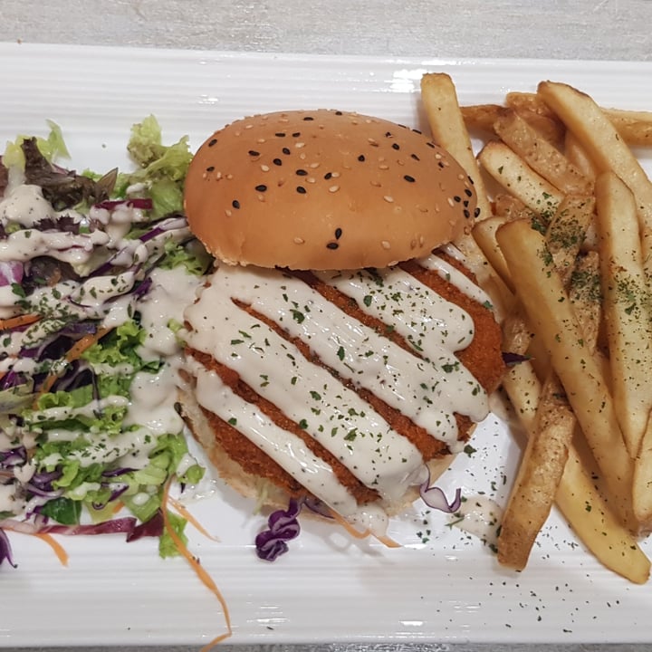 photo of Flavours by Saute Quinoa Burger shared by @tvaritaaaa on  20 Nov 2020 - review