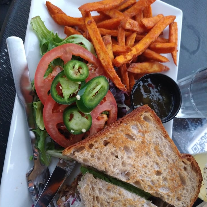 photo of Logan 11 Bar & Kitchen Vegan Spicy Black Bean Sandwich shared by @annnni on  30 Apr 2021 - review