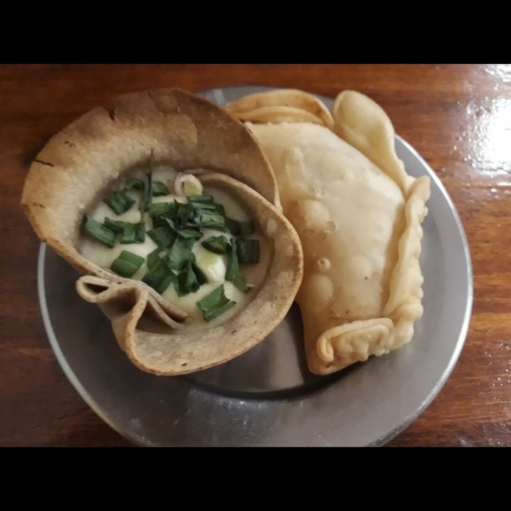 photo of La Reverde Parrillita Vegana Empanadas de cebolla de verdeo y queso vegan shared by @dana1922 on  14 Sep 2020 - review