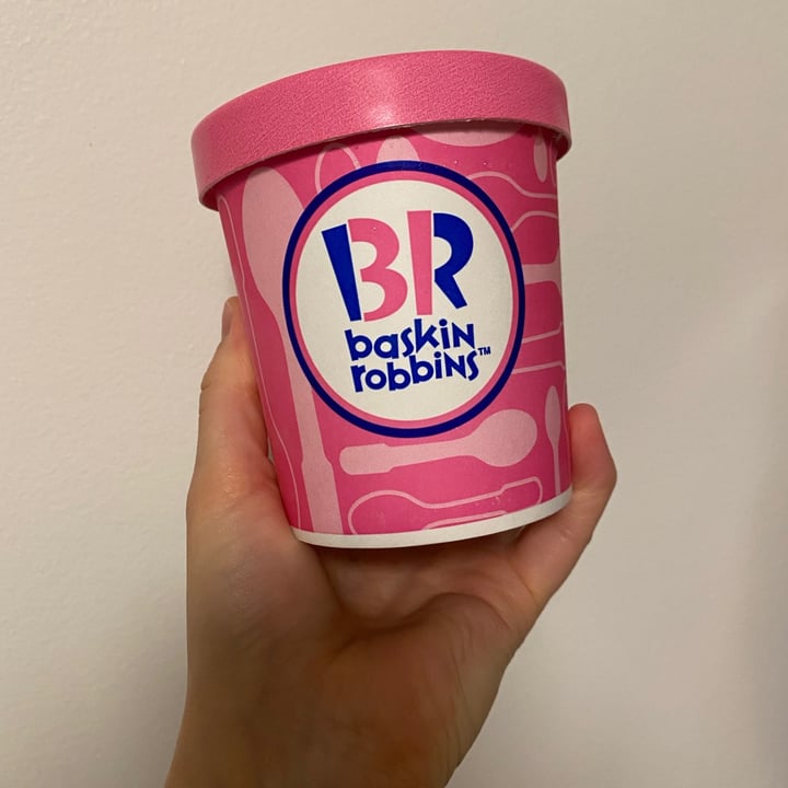 photo of Baskin Robbins Non-dairy Strawberry Streusel shared by @kturcotte on  22 May 2021 - review