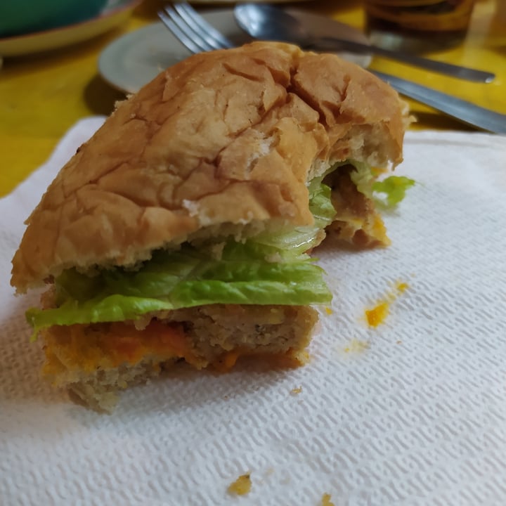 photo of La Vegana Cantina Sandwich De Milanesa De Garbanzos shared by @carolfv on  05 Sep 2021 - review