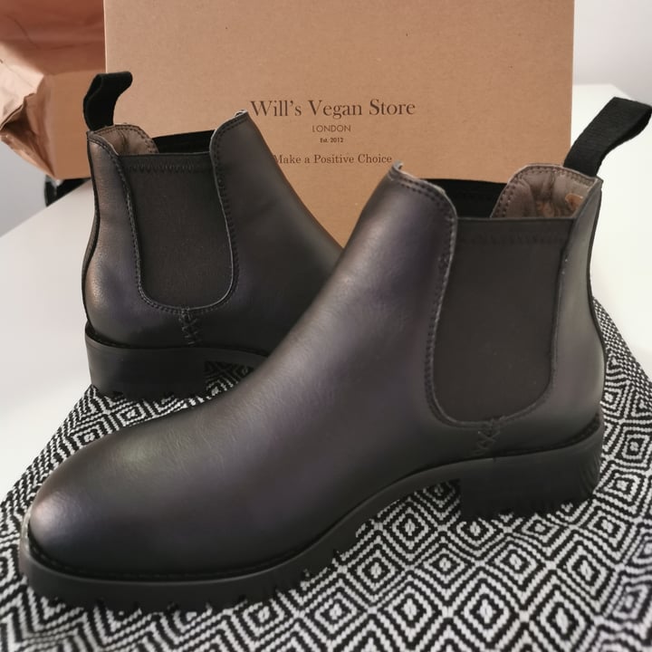 photo of Will's Vegan Store Insulated waterproof chelsea boot shared by @malaff on  02 May 2022 - review