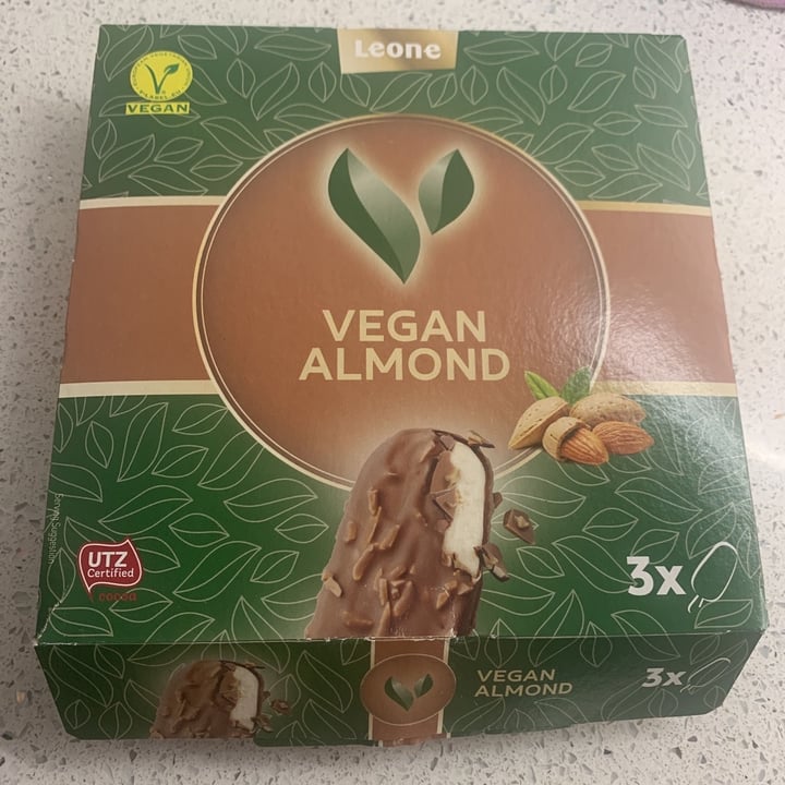 photo of ALDI Vegan Almond Ice Cream shared by @tarara on  28 Jan 2020 - review