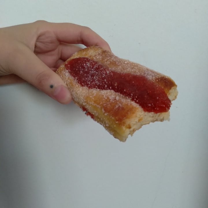 photo of Panadería Merengue Factura con membrillo shared by @ondavegan on  20 Jan 2022 - review