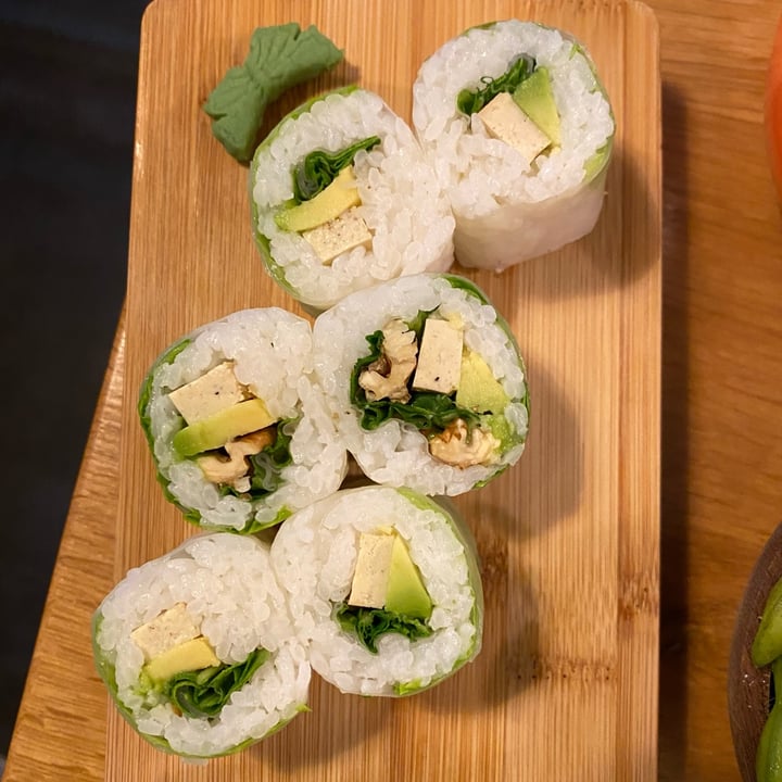 review photo of SUSHI KAWAII spring AVOCAT TOFU FUME NOIX ROQUETTE. shared by @elisgreenworld on 26 Aug 2022 - review