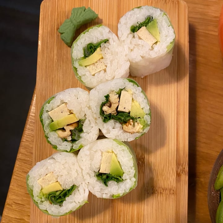 photo of SUSHI KAWAII spring AVOCAT TOFU FUME NOIX ROQUETTE. shared by @elisgreenworld on  26 Aug 2022 - review