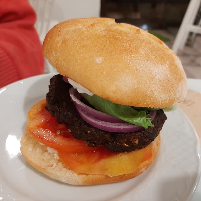 Photo of the dish “Burger de seitán y kale”