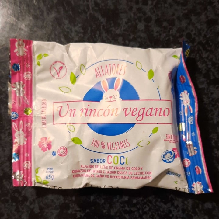 photo of Un Rincón Vegano Alfajor de Coco shared by @vittostrega on  03 Oct 2021 - review