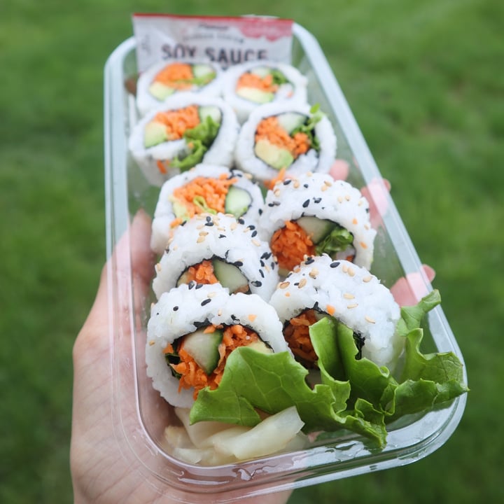 photo of Whole Foods Market Veggie Roll shared by @lizmaselli on  04 May 2021 - review