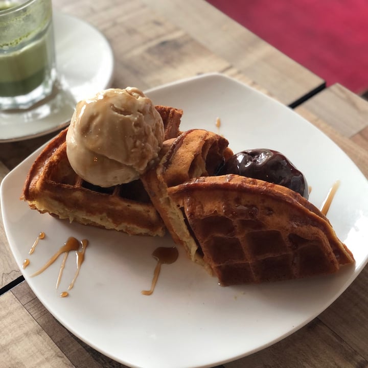 photo of WellSmoocht 2 waffles scoop (Dark Chocolate And Hazelnut) shared by @rufat on  07 Dec 2021 - review