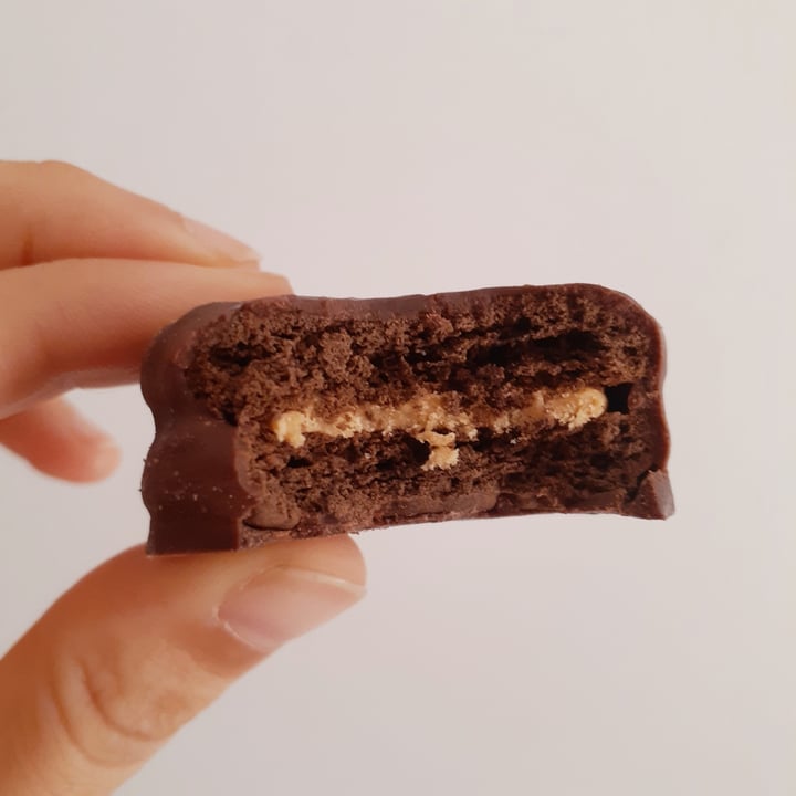 photo of Successo Black Cookies Bañadas Relleno de Maní shared by @lalaveg on  19 Apr 2021 - review