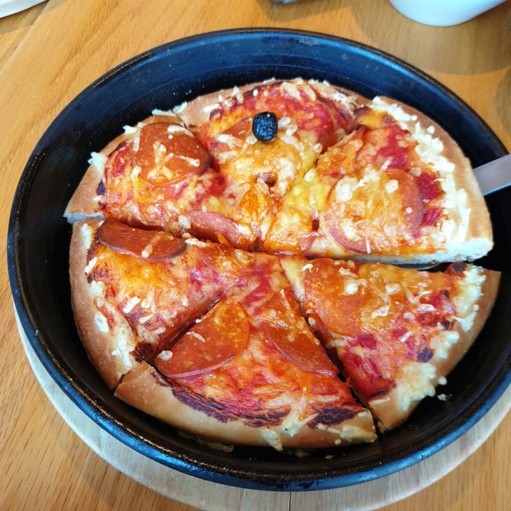 photo of Pizza Hut Restaurants Pepperphoni Pizza shared by @veganprinc3ss on  21 Jan 2020 - review