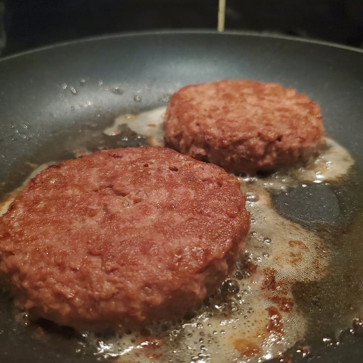 photo of Beyond Meat Beyond Burger Plant-Based Burger 19g shared by @larasworld on  21 Jan 2021 - review