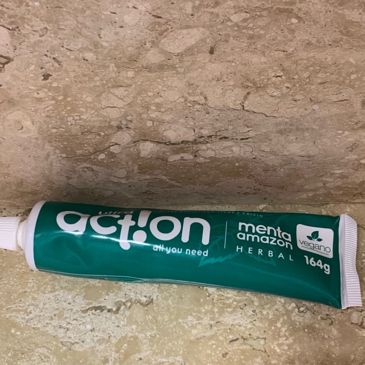 photo of Ultra action Creme dental de menta shared by @amariveggie on  14 Sep 2021 - review