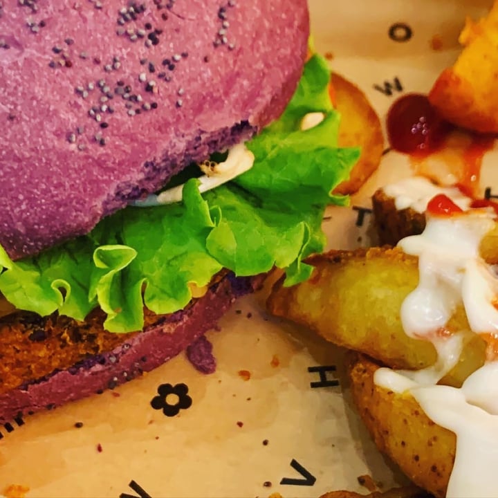 photo of Flower Burger Purple Burger shared by @lavic on  07 Jul 2022 - review