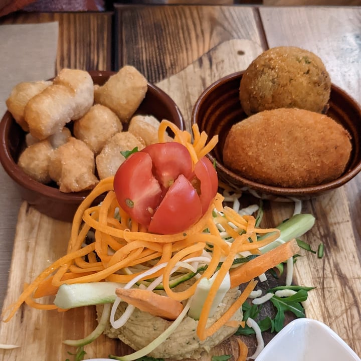 photo of Rifugio Romano ANTIPASTO DEL RIFUGIO VEGAN shared by @orsablu on  26 Nov 2022 - review