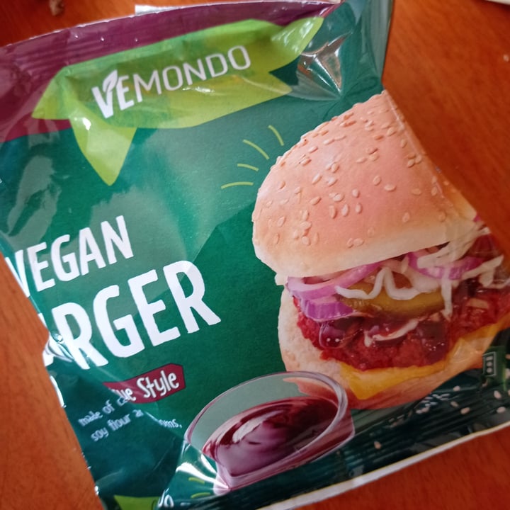 photo of Vemondo Burger vegan barbecue style shared by @marasantagata on  12 Feb 2022 - review