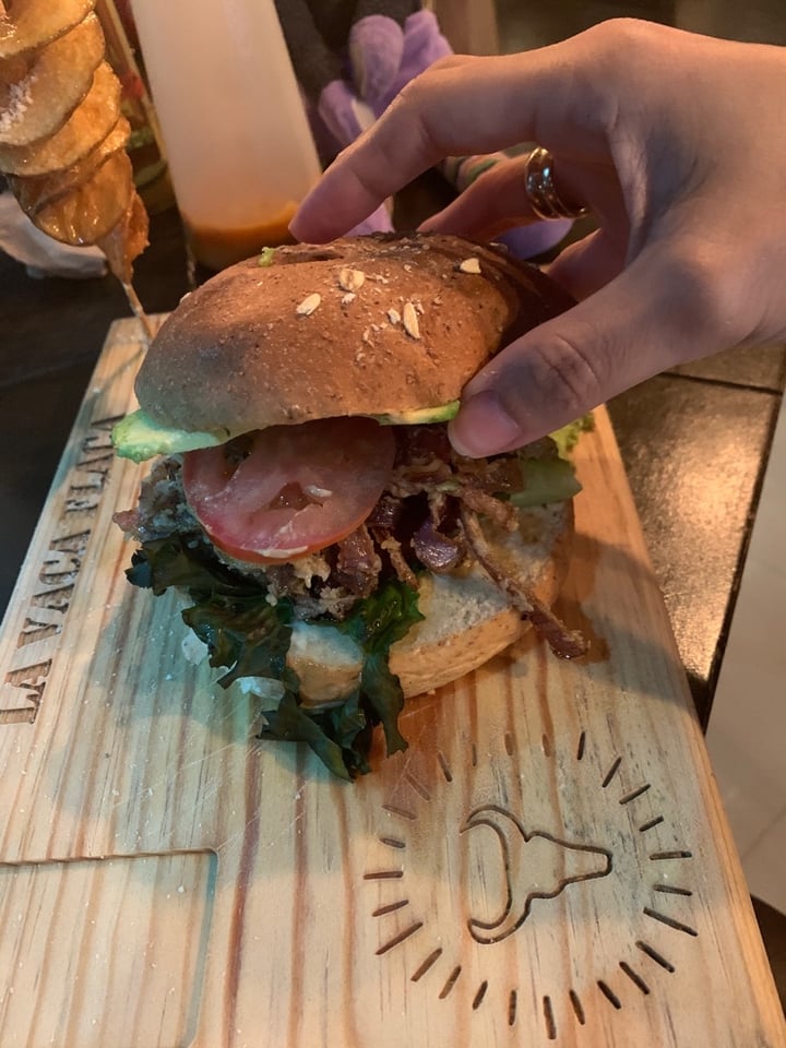 photo of La Vaca Flaca (Hamburguesa Artesanal) Hamburguesa shared by @patolina on  10 Dec 2019 - review