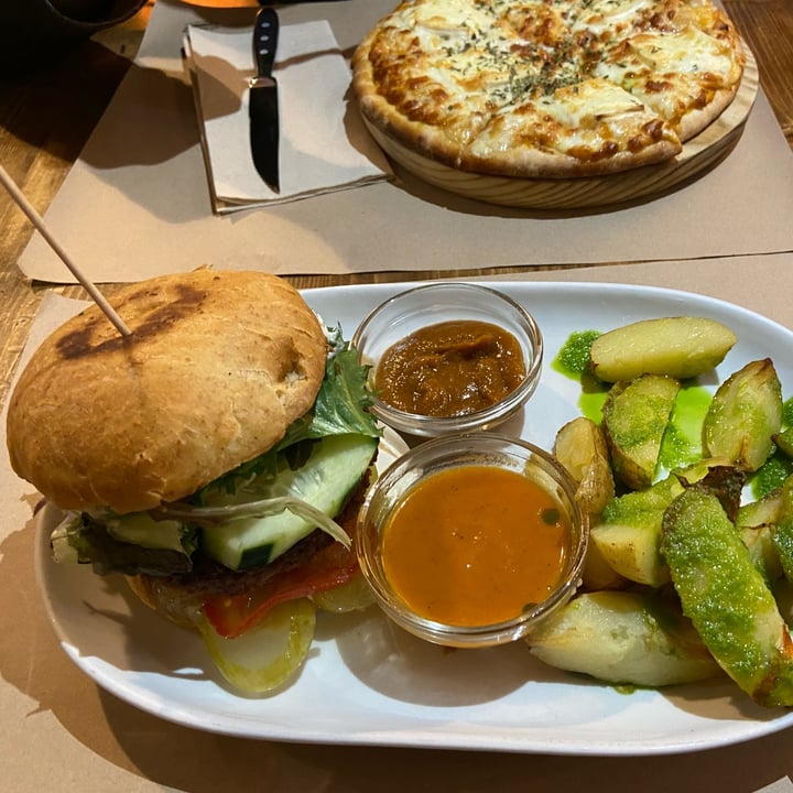 review photo of Vegetalia Hamburguesa imposible shared by @daniellepereira03 on 14 Nov 2022 - review