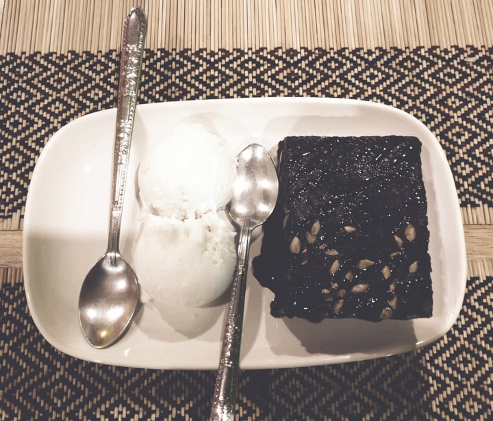 photo of Vegan Heaven Brownie with Ice Cream shared by @hownowbrownkow on  20 May 2018 - review