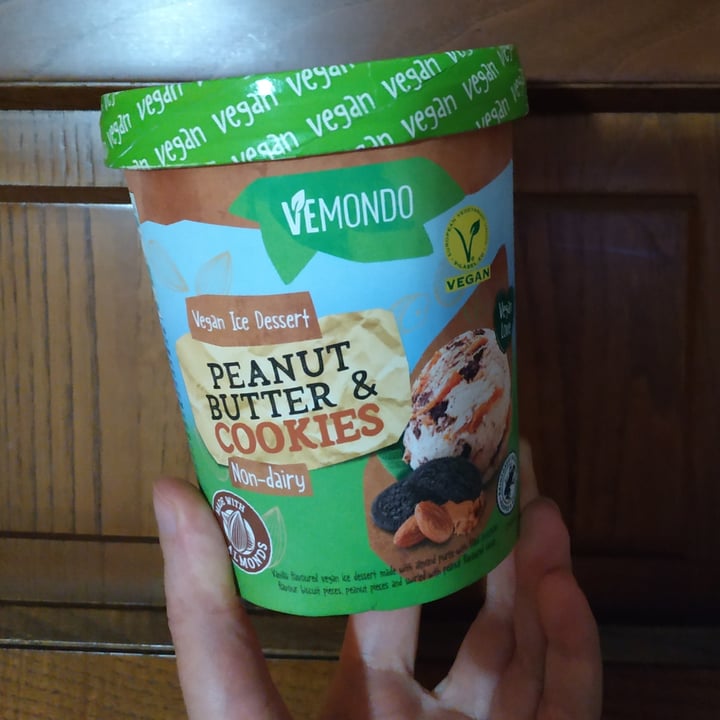 photo of Vemondo Gelato Peanutbutter & Cookies shared by @rcccll on  22 Mar 2022 - review