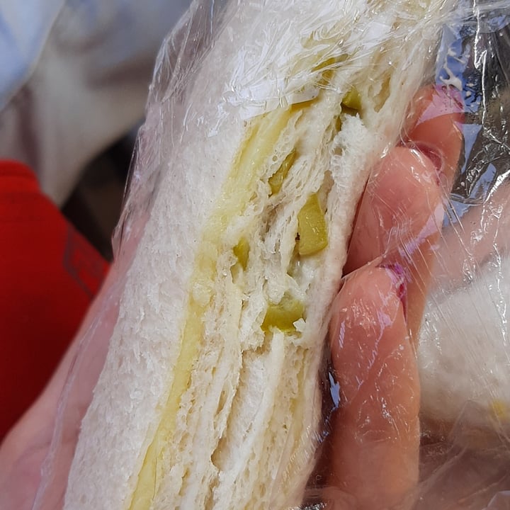 photo of No Vivas de Ensalada Sandwich de aceituna y queso shared by @aguimoreno on  11 Apr 2022 - review