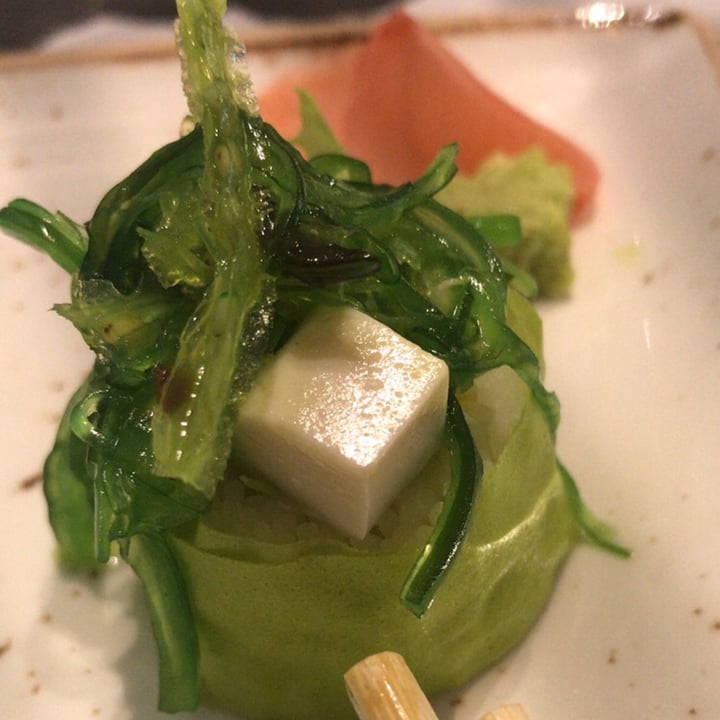 photo of UDON Sushi de tofu y aguacate con alga wakame shared by @jorgevegan on  10 Sep 2020 - review