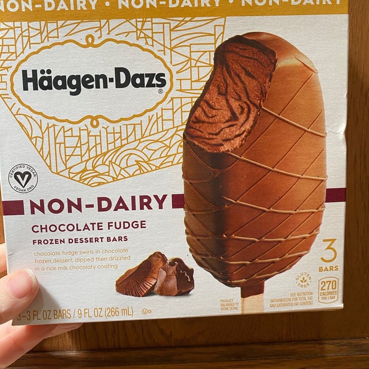 photo of Häagen-Dazs Chocolate Fudge Frozen Dessert Bars shared by @ilovecrittercreekfs on  27 Apr 2020 - review