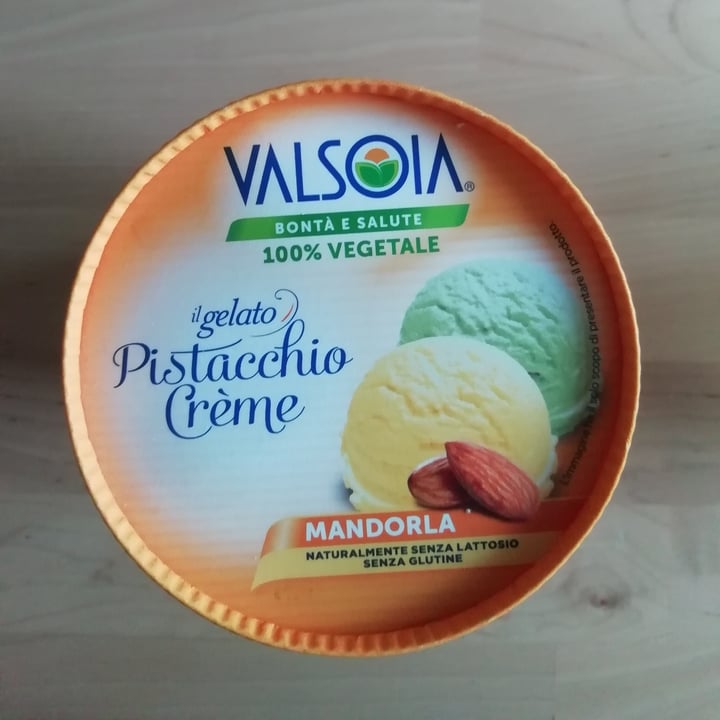 photo of Valsoia il Gelato al pistachio e crema Mandorla  shared by @chiarabra on  28 May 2022 - review