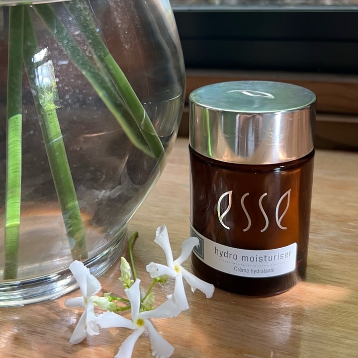 review photo of Esse Skincare Hydro moisturiser shared by @veganguidejhb on 03 Jan 2023 - review