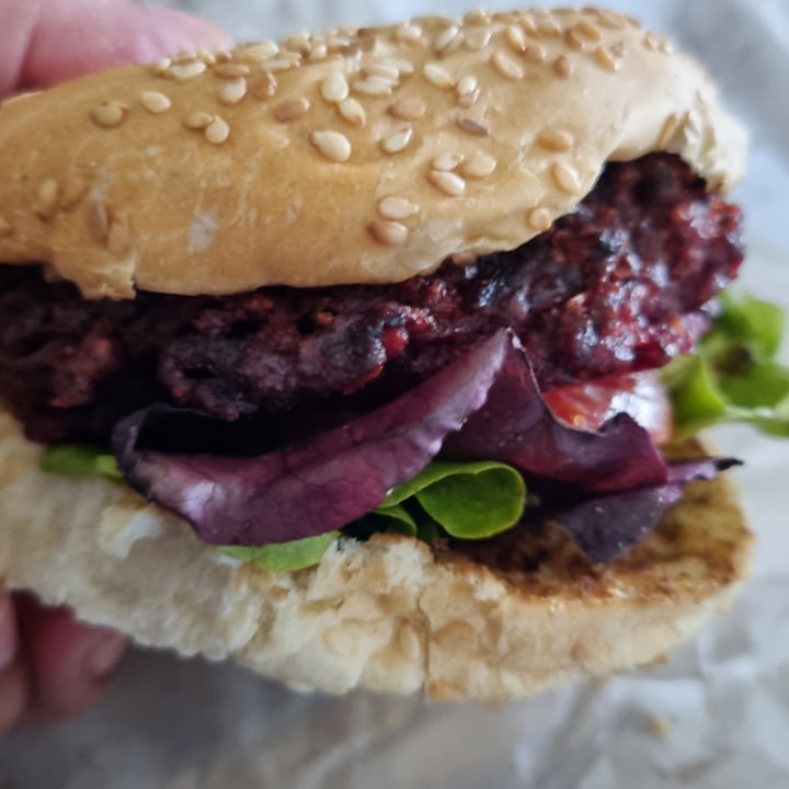 photo of Hang Ten Cafe vegan burger shared by @carmz on  25 Sep 2022 - review