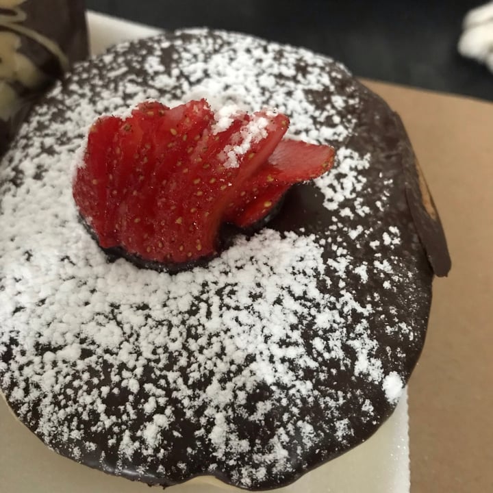 photo of Mönt take away Dona Chocolate Con Frutilla shared by @candelariex on  17 Feb 2021 - review
