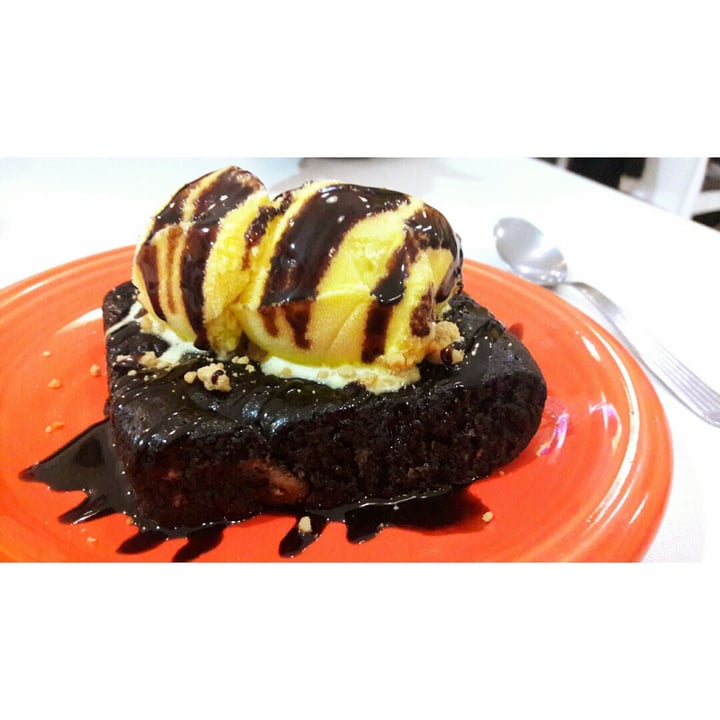 review photo of Loving Hut Microcentro Brownie con helado shared by @barbiex on 06 Aug 2019 - review