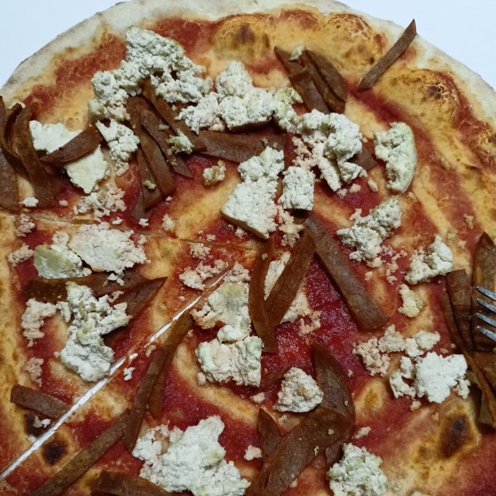 photo of La Bottega Della Pizza Di D'auria Antonio Pizza Con Tofu E Salamino shared by @livez on  01 May 2022 - review
