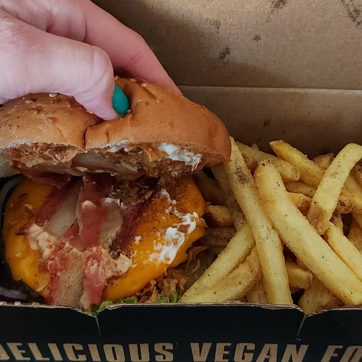 photo of Mad Mad Vegan Rock’n Chick’n shared by @gailgens on  18 Apr 2021 - review