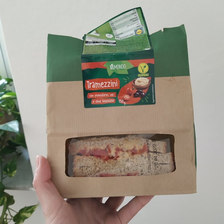 photo of Vemondo Tramezzini con pomodorini ceci e olive shared by @veganaligure on  10 Apr 2022 - review